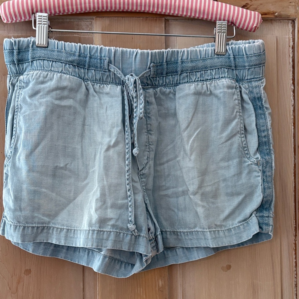 Cloth & Stone Sky Chambray Shorts